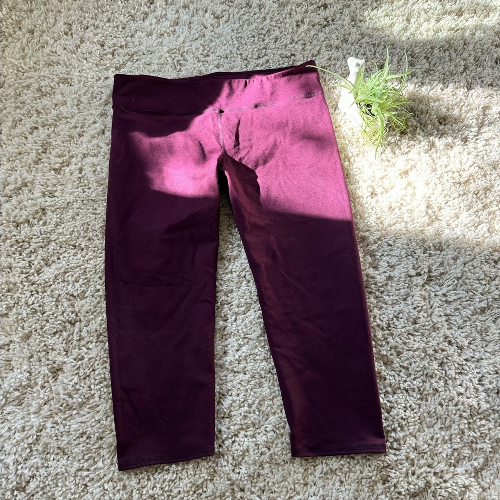Super cute Fabletics maroon purple, soft comfortable thick leggings. Siz…